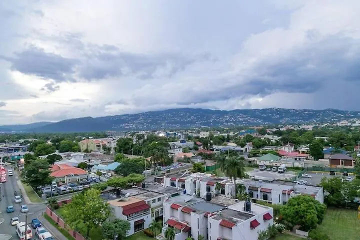 Apartment With Roof Top Pool. Kingston