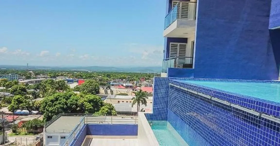 Apartment With Roof Top Pool. Kingston